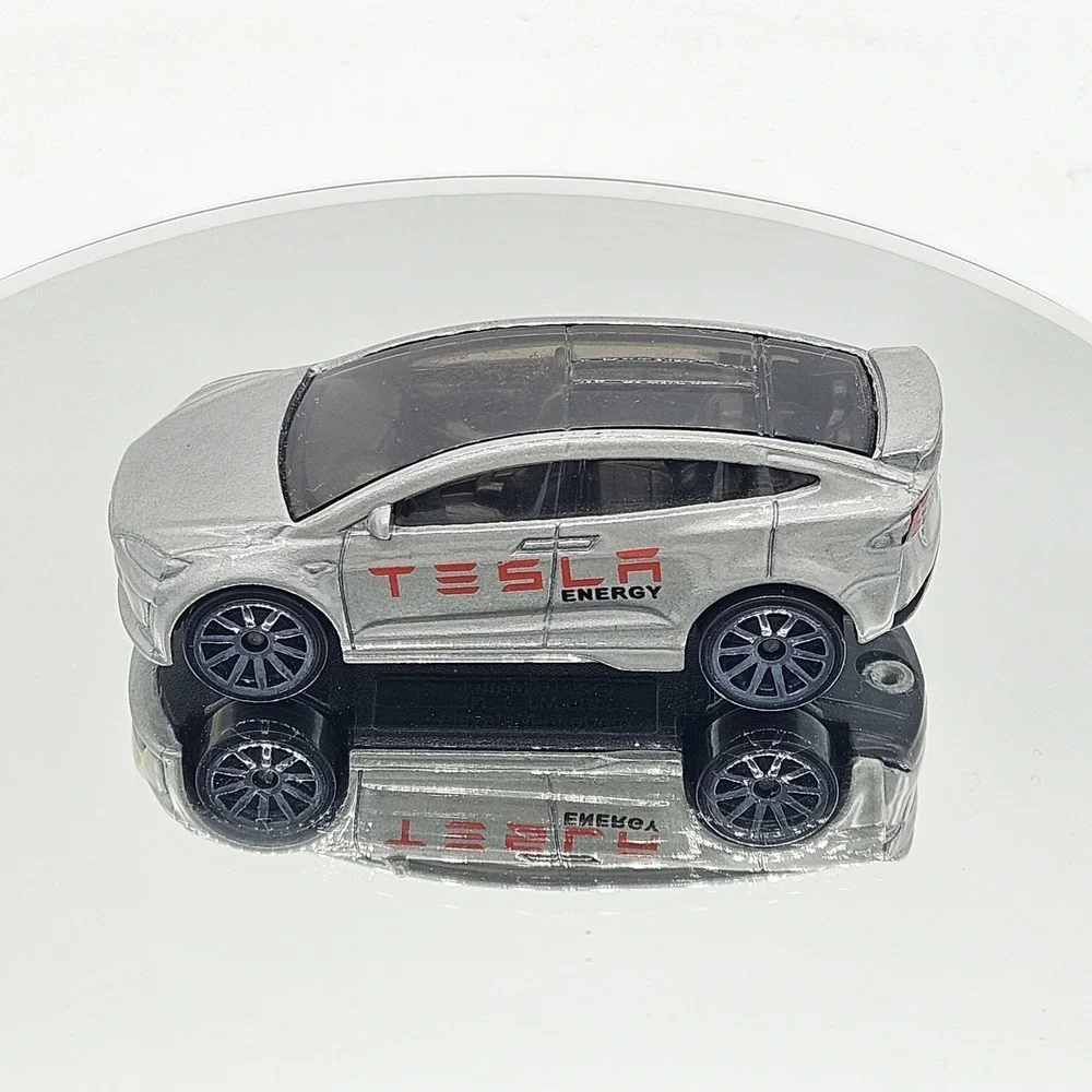 Hot Wheels *please note